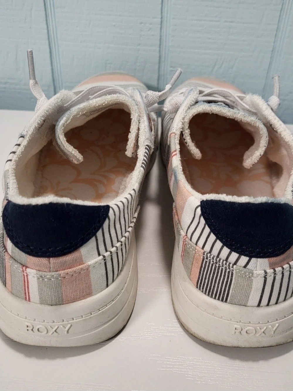 Roxy Bayshore Slip On Sneakers Women's Sz 7 Grey White Pink Stripe - Picture 5 of 8